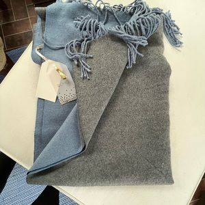 NWT c2 chic brand butter soft gray reverse to blue scarf/wrap.